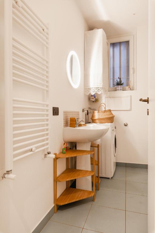 Appartamento Moderno Nel Centro Storico Naples Exterior photo